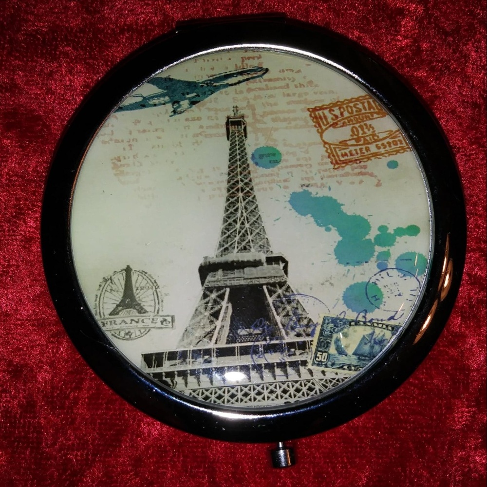 SALE!!! FANCY MAKE- UP MIRROR. NEW!